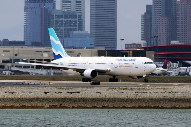 BOEING 767-300 (CS-TSU)
