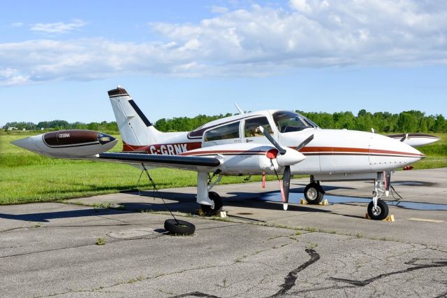 Cessna 310 (C-GRNK)