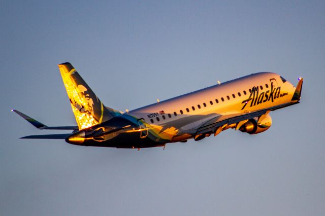 Embraer 175 (N170SY)