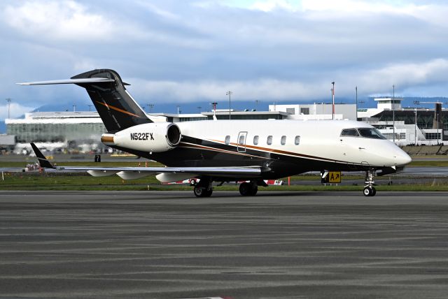 Bombardier Challenger 300 (N522FX)