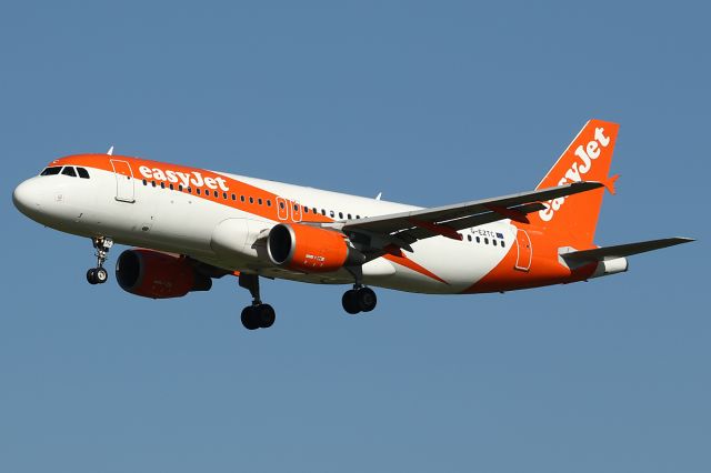 Airbus A320 (G-EZTC)