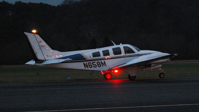 Beechcraft Baron (58) (N658M)