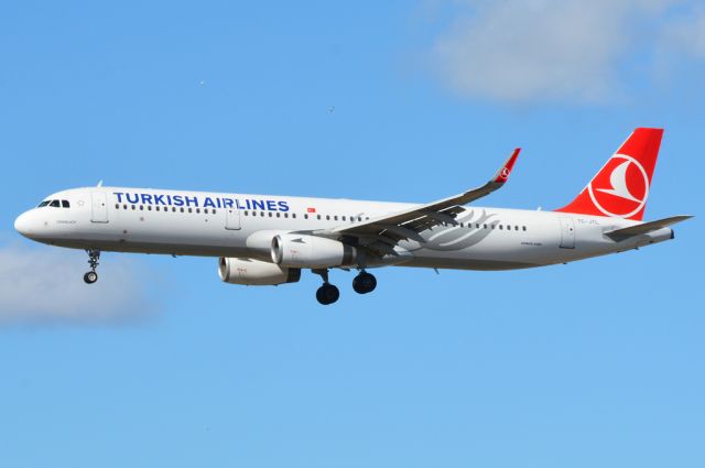 Airbus A321 (TC-JTL) - Kystvejen RWY22L