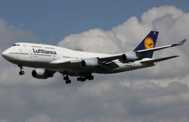 Boeing 747-400 (D-ABVH)