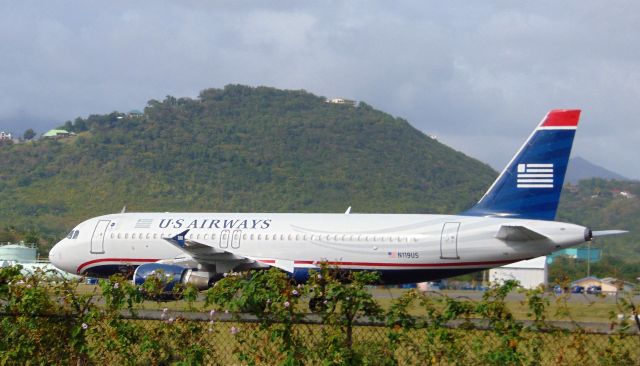 Airbus A320 (N119US)