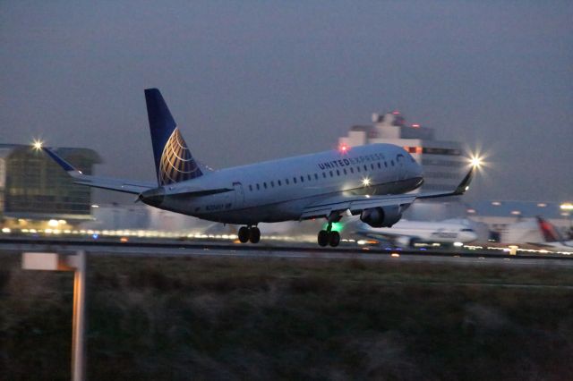 EMBRAER 175 (long wing) (N204SY)