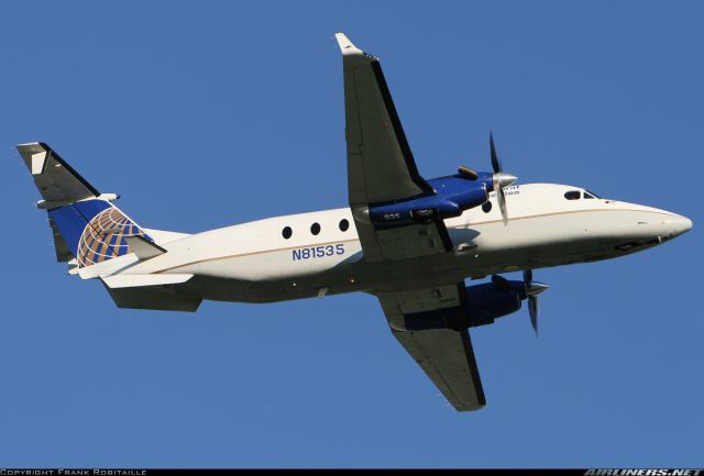Beechcraft 1900 —