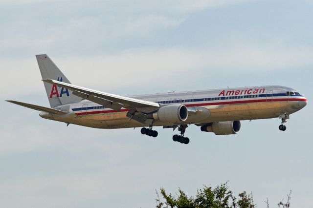 BOEING 767-300 (N7375A)