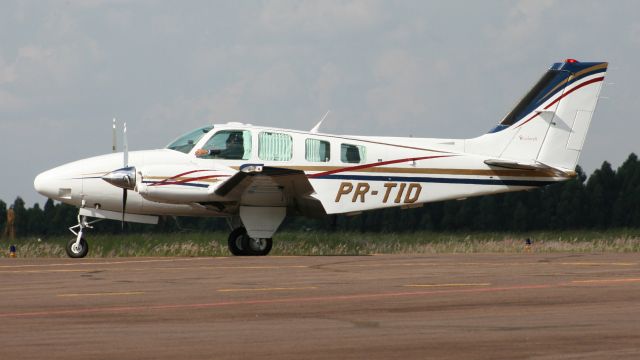 Beechcraft Baron (58) (PR-TID)