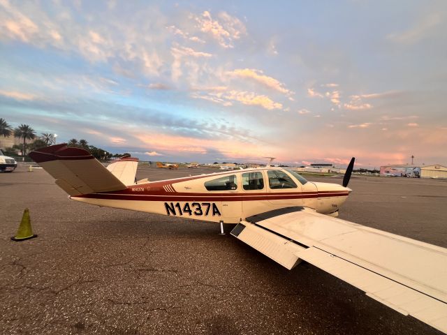 Beechcraft 35 Bonanza (N1437A)