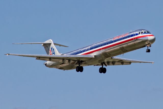 McDonnell Douglas MD-80 —
