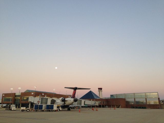 Canadair Regional Jet CRJ-700 (N740EV) - N740EV sits at gate B6 under whats left of the "blue moon" and the watchful eye of the local Air Traffic Control Tower in Newport News, Virginia preparing to operate Acey 5038 to Atlanta. Local time 6:07AM.