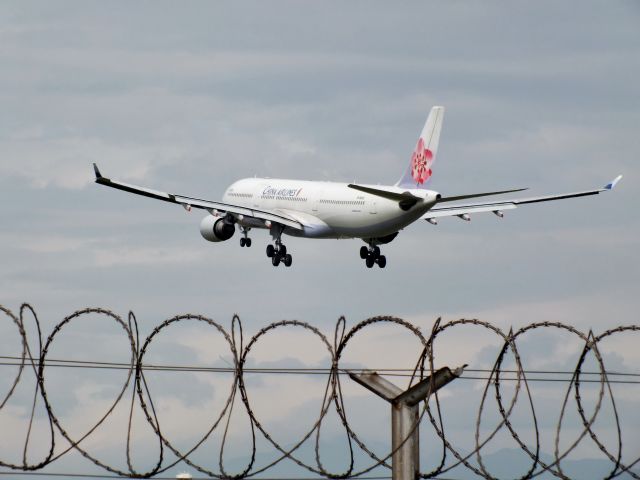 Airbus A330-300 (B-18303)