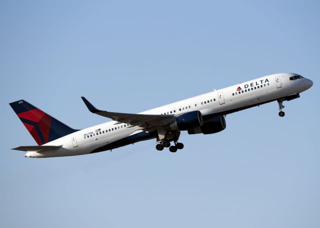 Boeing 757-200 (N6711M)