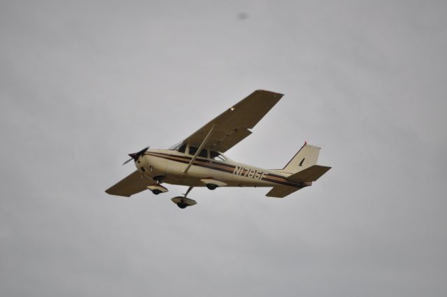 Cessna Skyhawk (N1785F)