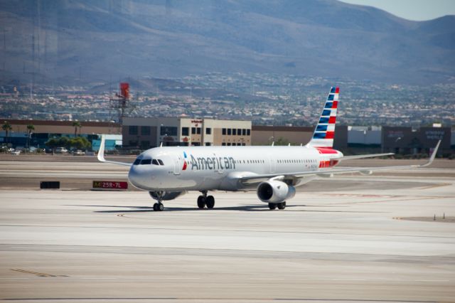 Airbus A321 (N127AA)