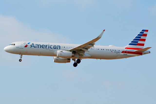 Airbus A321 (N933AM)