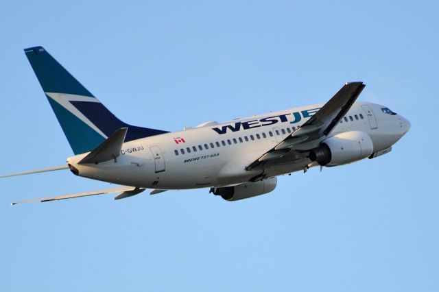 BOEING 737-600 (C-GWJU)