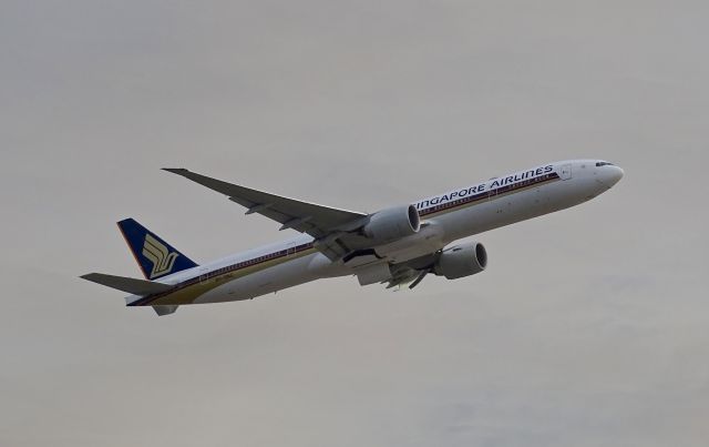 BOEING 777-300 (9V-SNC)