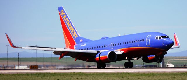 Boeing 737-700 (N224WN) - Arriving 35L on 5-14-17 from Salt Lake City.