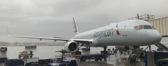 Boeing 757-200 (N200UU) - phoenix sky harbor international airport T4. barry m.goldwater alpha 20. A winters day in the rain. American Airlines Boeing 757-200.