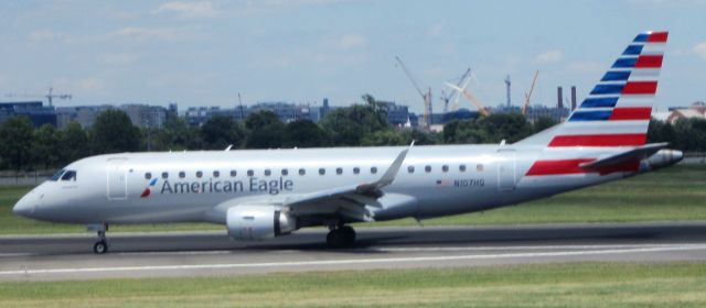 Embraer ERJ 175 (N107HQ)