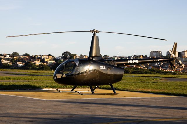 Robinson R-66 (PR-FHL)