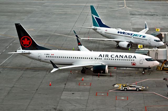 Boeing 737 MAX 8 (C-GMIU)