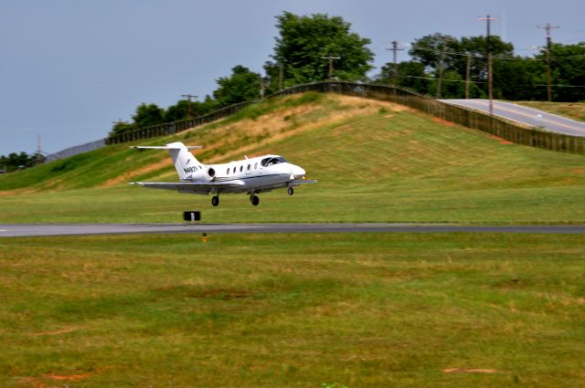 Beechcraft Beechjet (N482LX) - OPT482 landing on runway 24 at KHKY.