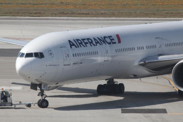 Boeing 777-200 (F-GSOK)