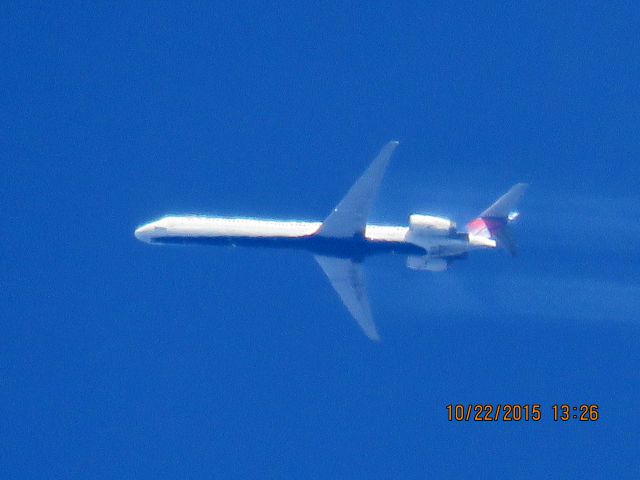 McDonnell Douglas MD-90 (N963DN)