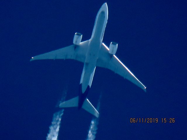 BOEING 777-200LR (N886FD)