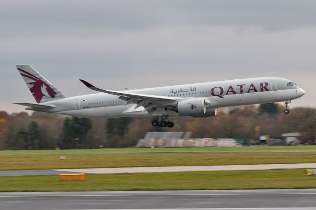 Airbus A350-900 (A7-ALS) - QTR27 just before landing on 05L at Manchester.