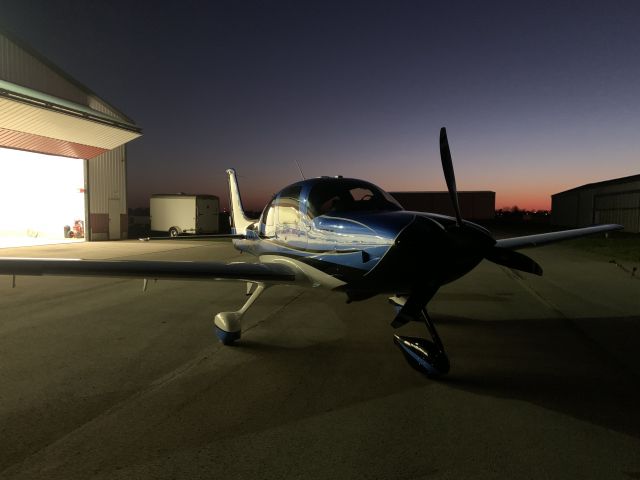 Cirrus SR-22 (N369SF)