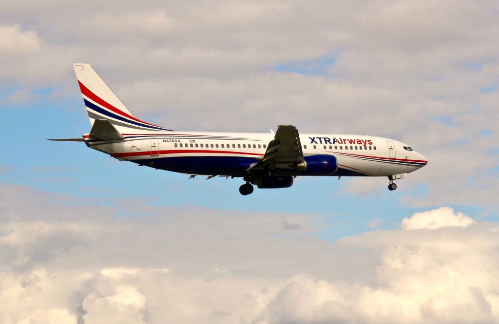 BOEING 737-400 (N430XA)