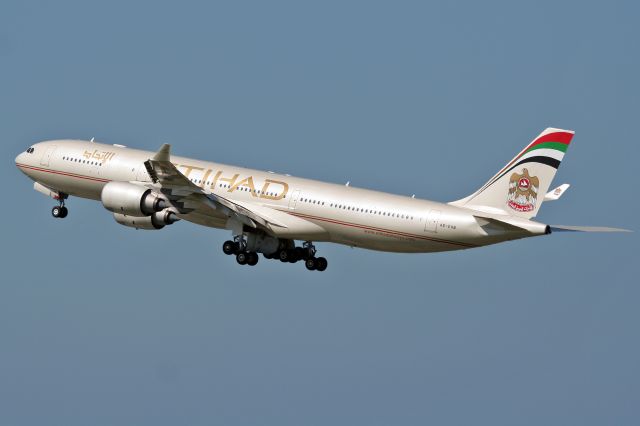 Airbus A340-500 (A6-EHB)