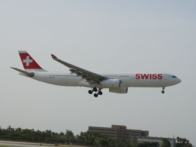 Airbus A330-300 (HB-JHK)