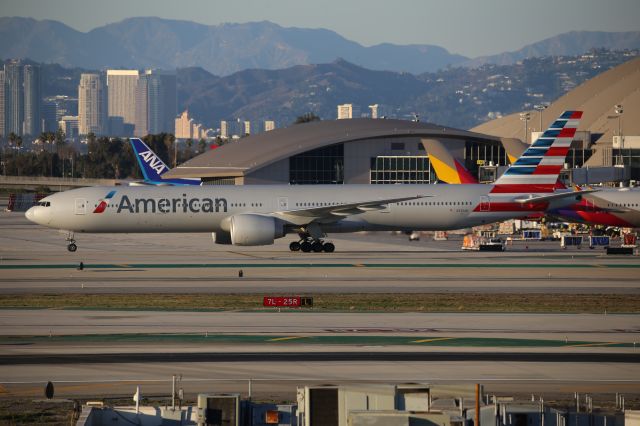 BOEING 777-300ER (N732AN)