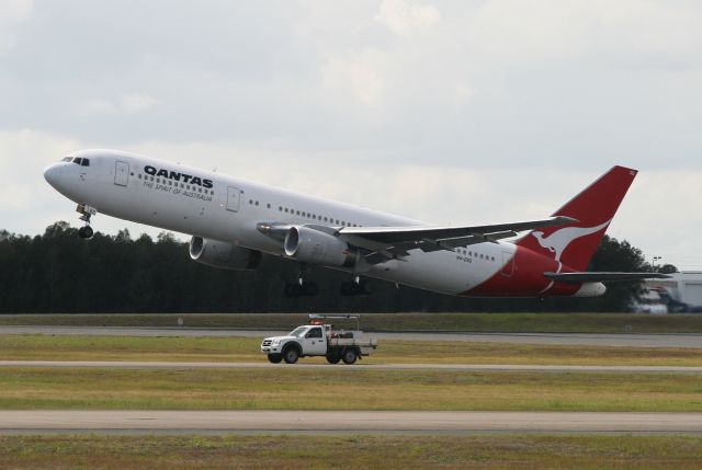 BOEING 767-300 (VH-ZXG) - VH-ZXG taking off from Brisbane Airport 22/12/2009 