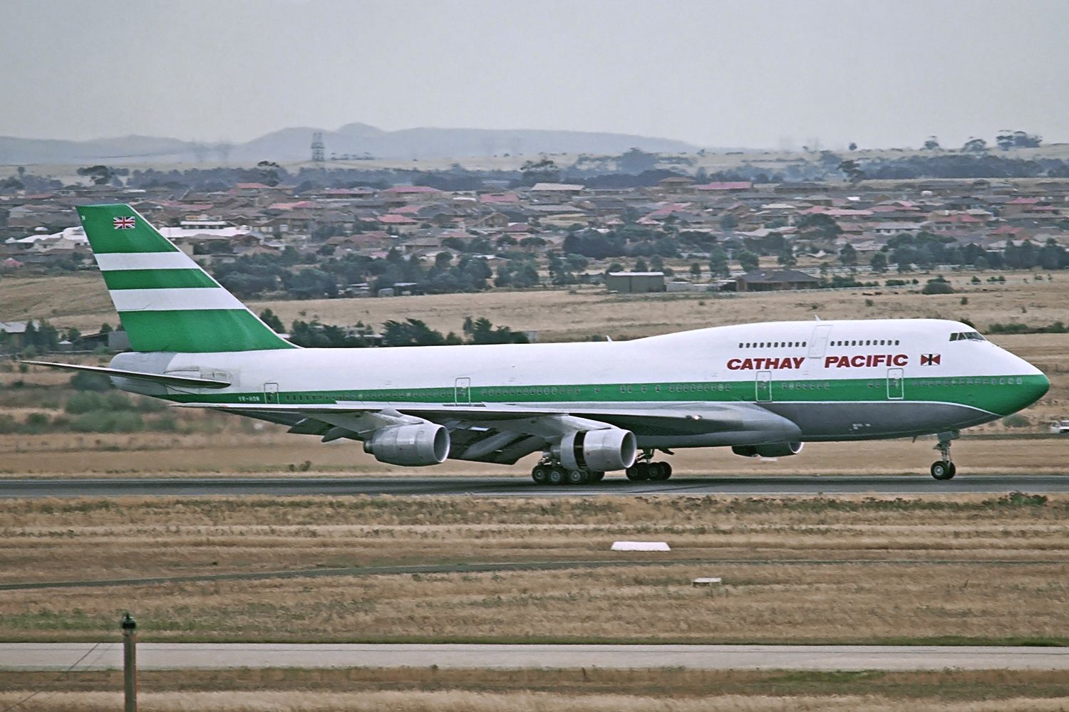 BOEING 747-300 (VR-HON) - Melbourne Tullamarine. Cathay Pacific flight landing on Rw 34, December 31, 1989.