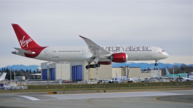 Boeing 787-9 Dreamliner (G-VOOH) - BOE29 on short final to Rwy 16R to complete its B1 flight on 1/21/15. (ln 256 / cn 37968).