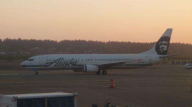 Boeing 737-900 (N303AS) - Taxiing for departure to Salt Lake City. Del to Alaska Airlines in 2001.