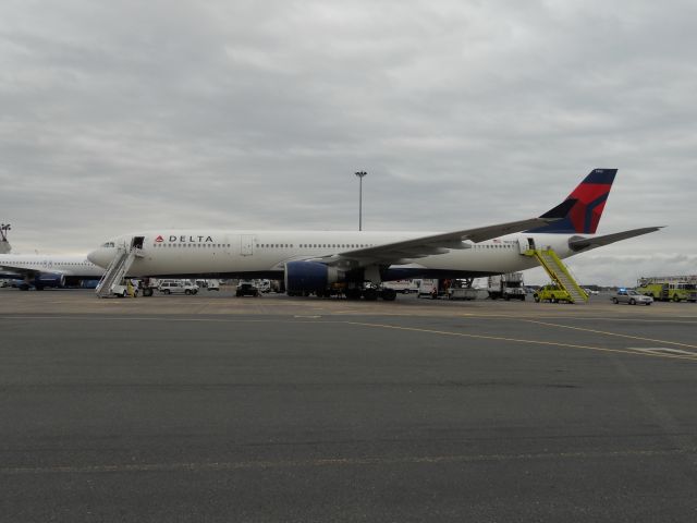 Airbus A330-300 (N803NW)