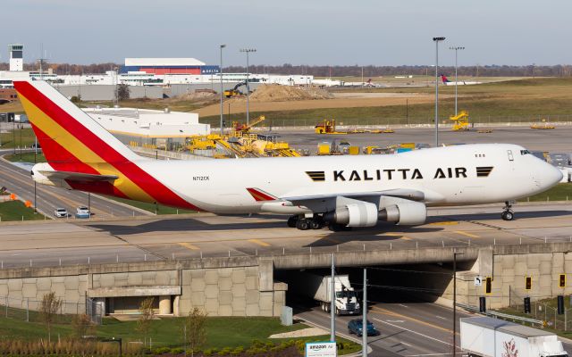 Boeing 747-400 (N712CK) - Taxing to DHL