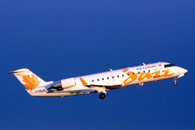 Canadair Regional Jet CRJ-200 (C-FEJA)