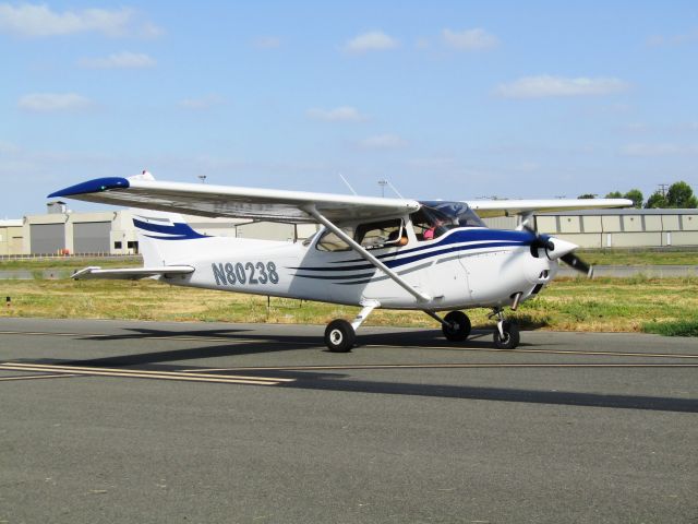 Cessna Skyhawk (N80238) - Taxiing to ramp