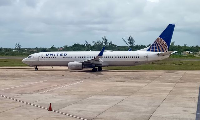 Boeing 737-900 (N62849) - United Airlines Boeing 737-900 getting ready for it's next flight to Houston.