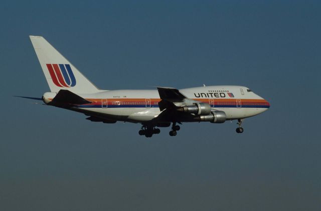 BOEING 747SP (N147UA) - Final Approach to Narita Intl Airport Rwy16 on 1990/11/24