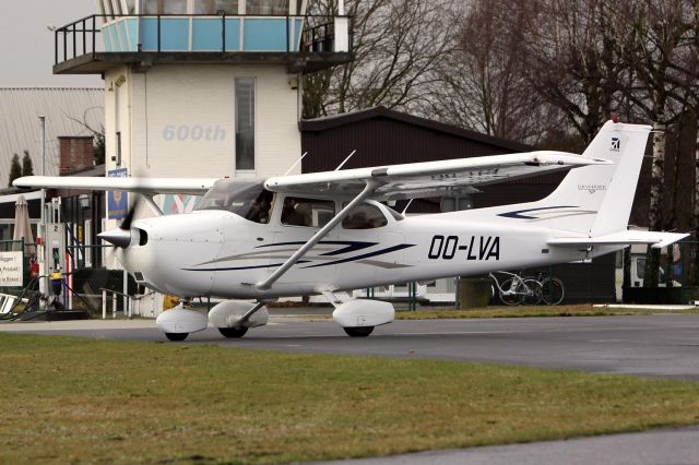 Cessna Skyhawk (OO-LVA) - The new one!! And my 600th picture at this beautifull site.