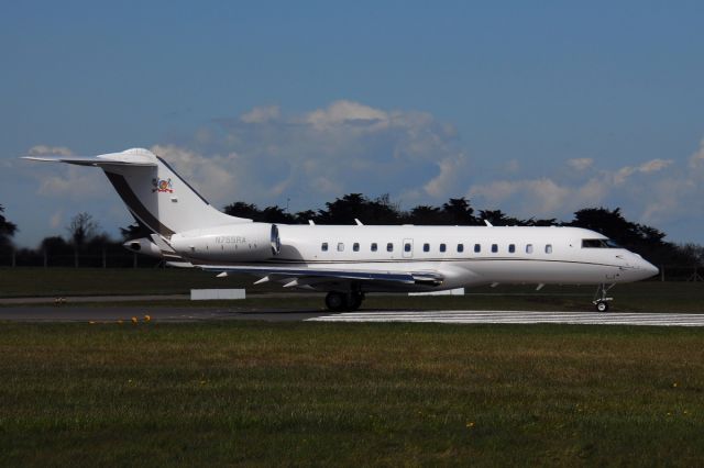 Bombardier Global 5000 (N755RA)